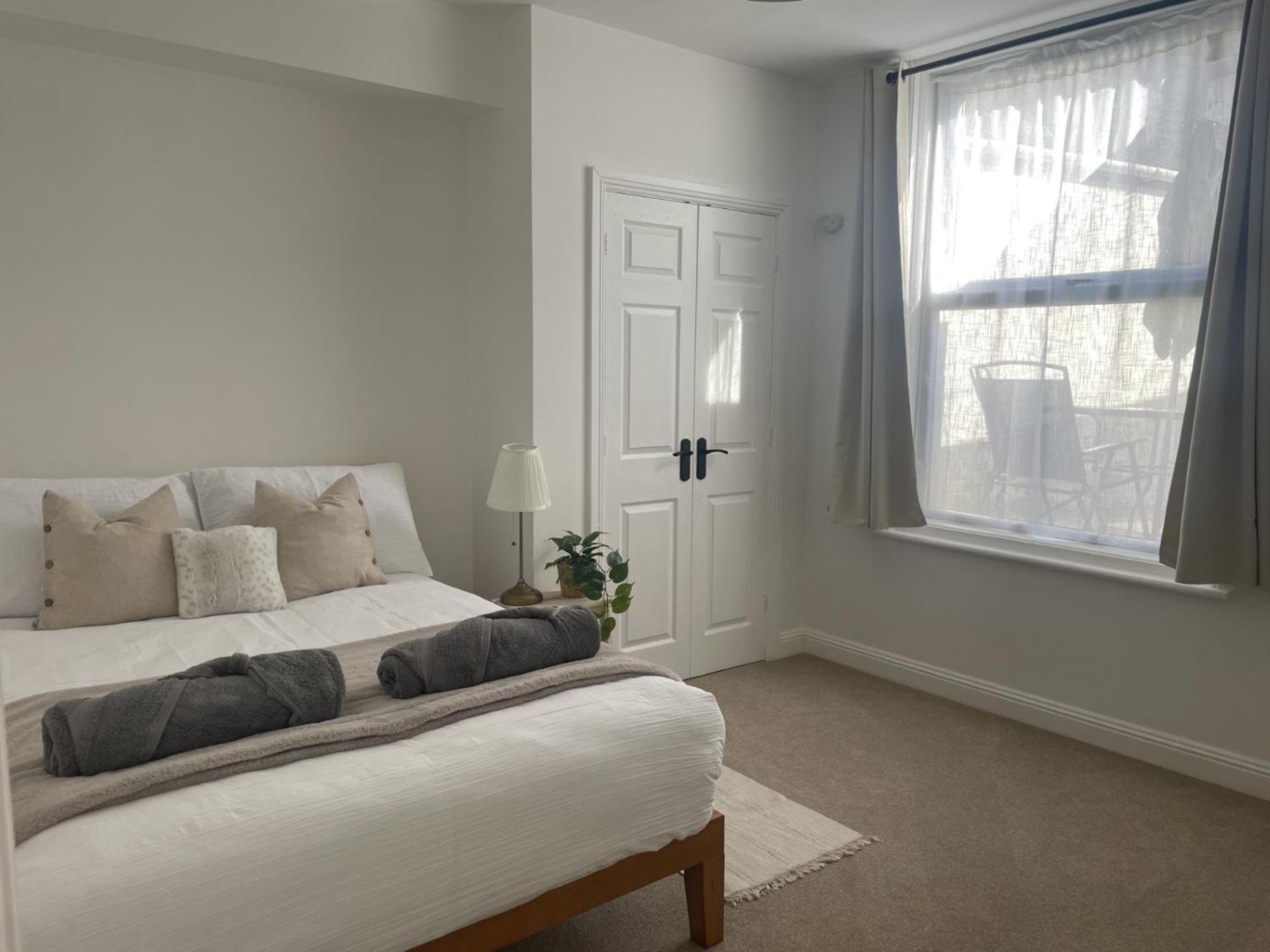 New Apartment In Town Centre บอร์นมัธ ภายนอก รูปภาพ